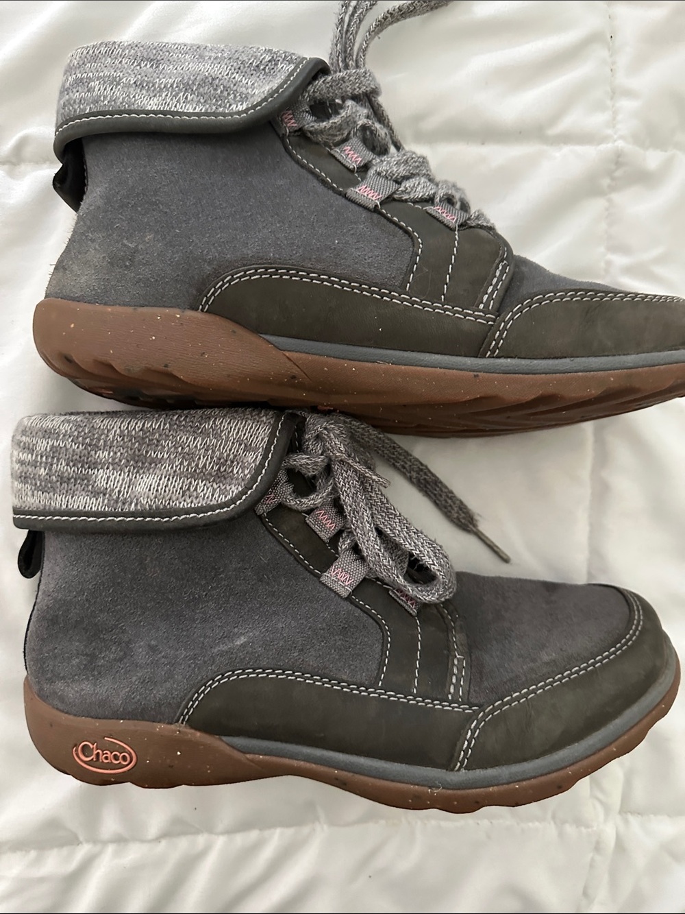Chaco Women's Gray Lace-Up Fold-Top Ankle Boots with Brown Sole🏔️🥾